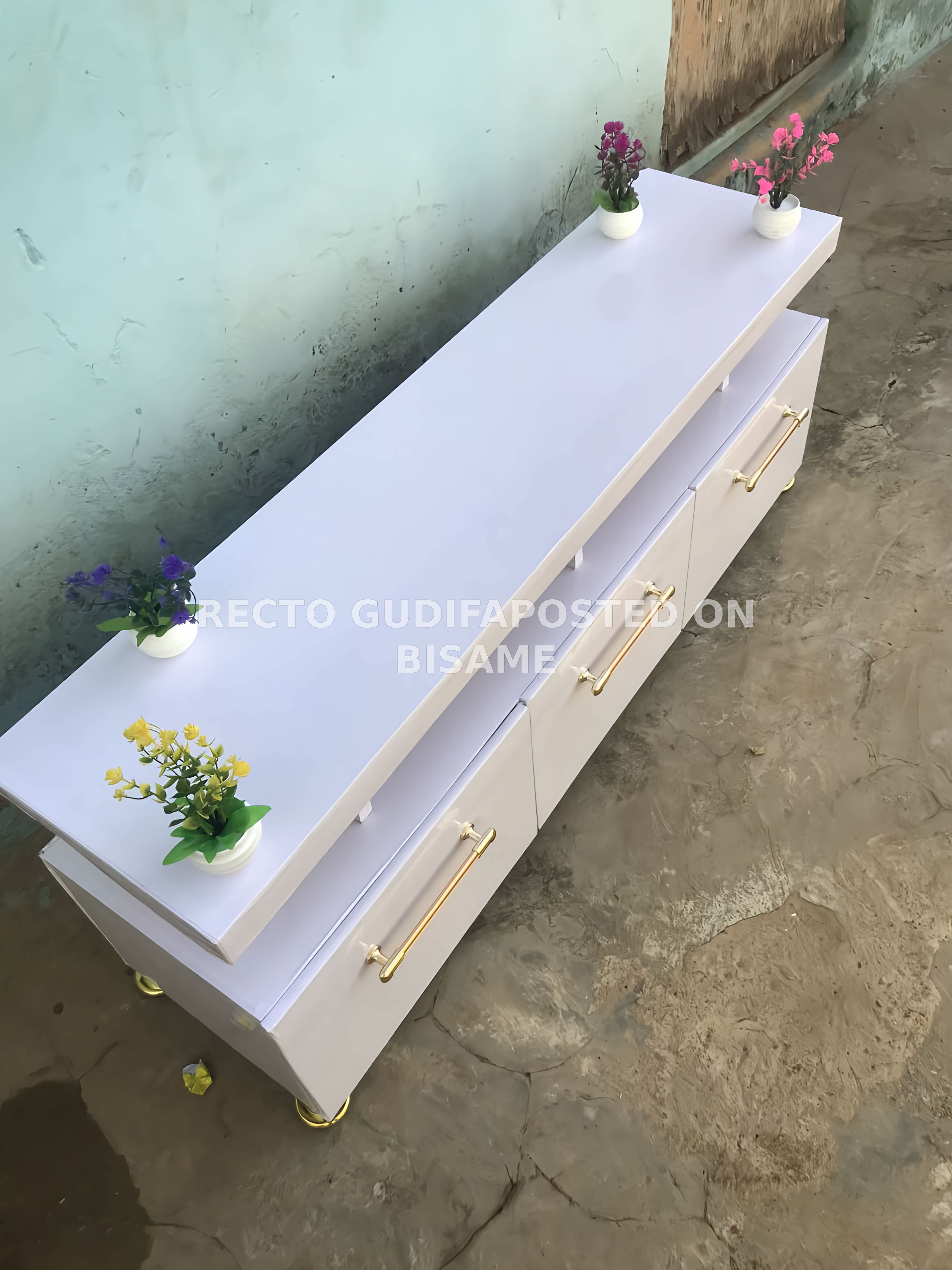 4Feet Elegant Tv Stand
