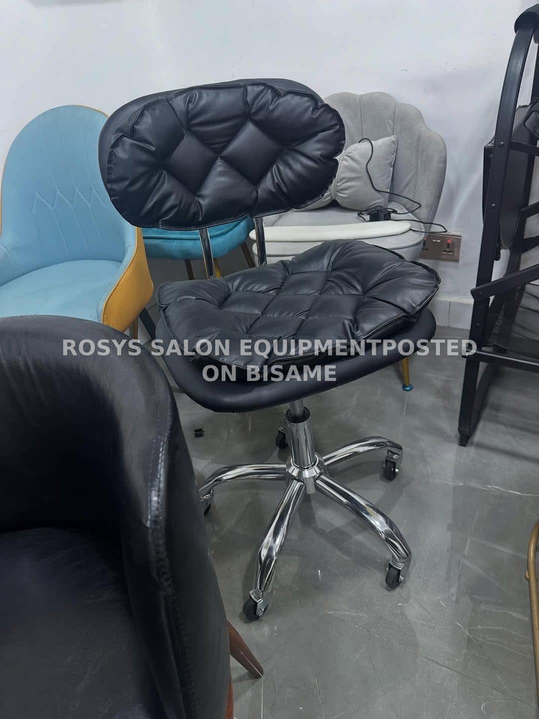 SWIVEL CHAIR