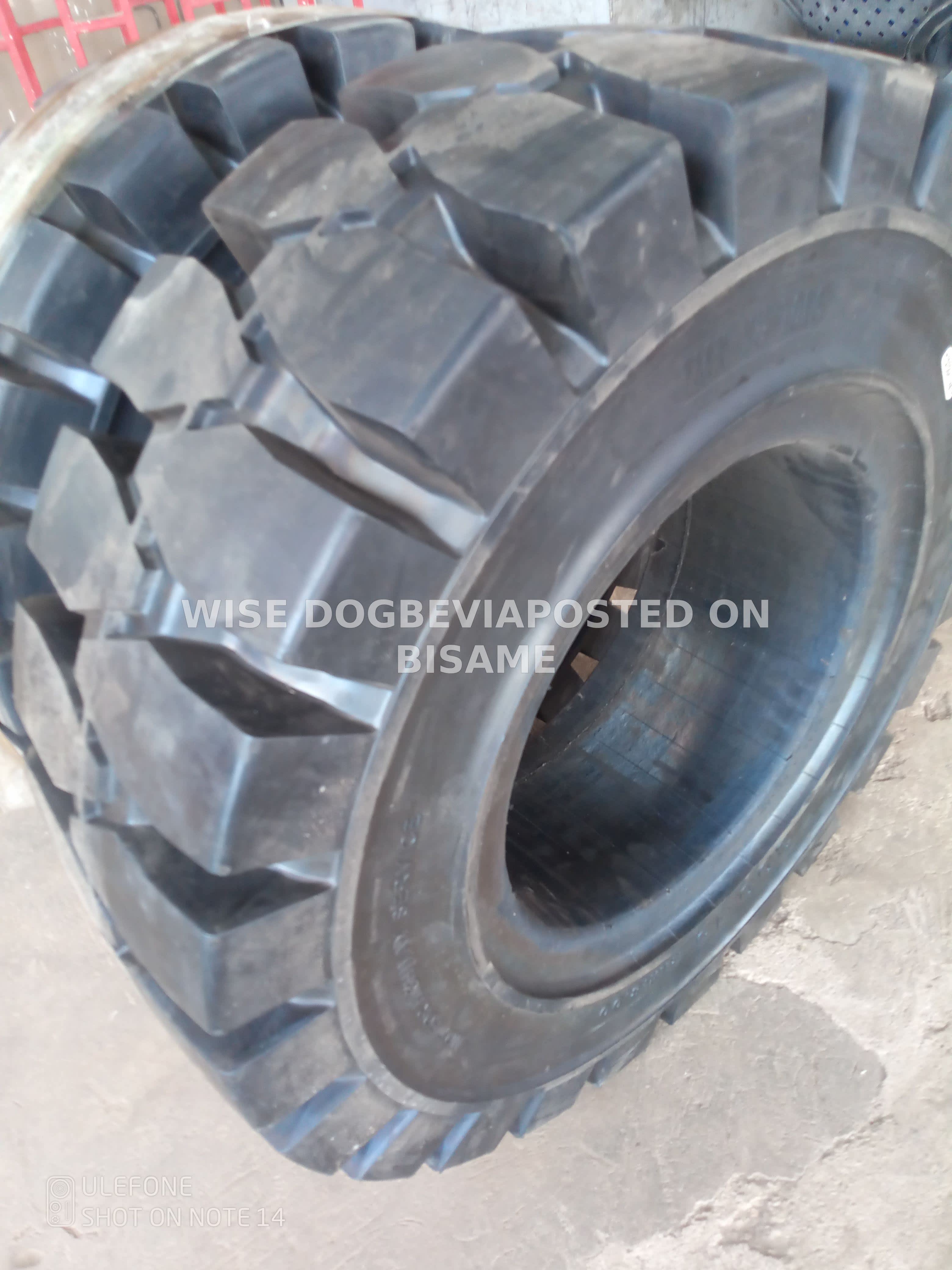 Quality 300-15 forklift solid tyre
