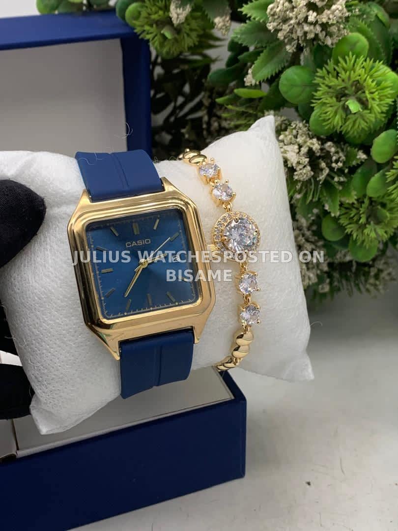 Ladies Casio Watch Set In Box