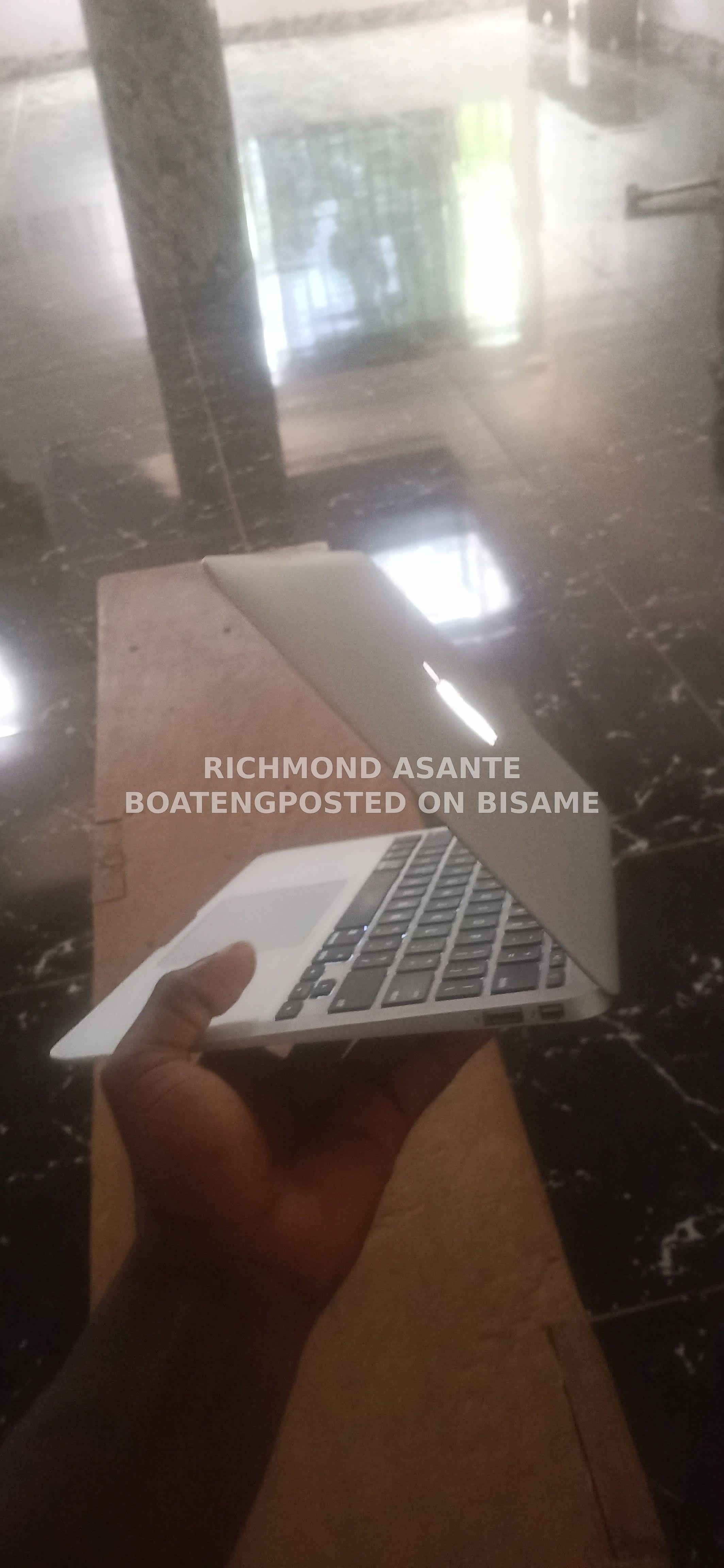APPLE MACBOOK AIR, 4GB RAM, 128GB SSD - USED