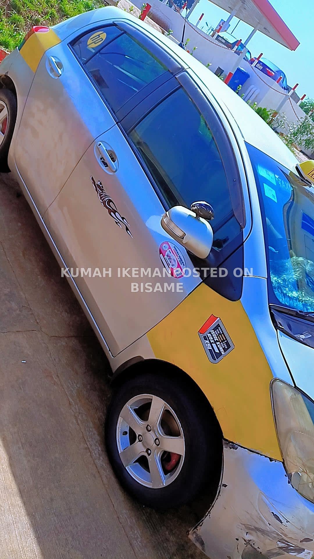 Toyota Vitz, 2010, Ghanaian Used, Silver