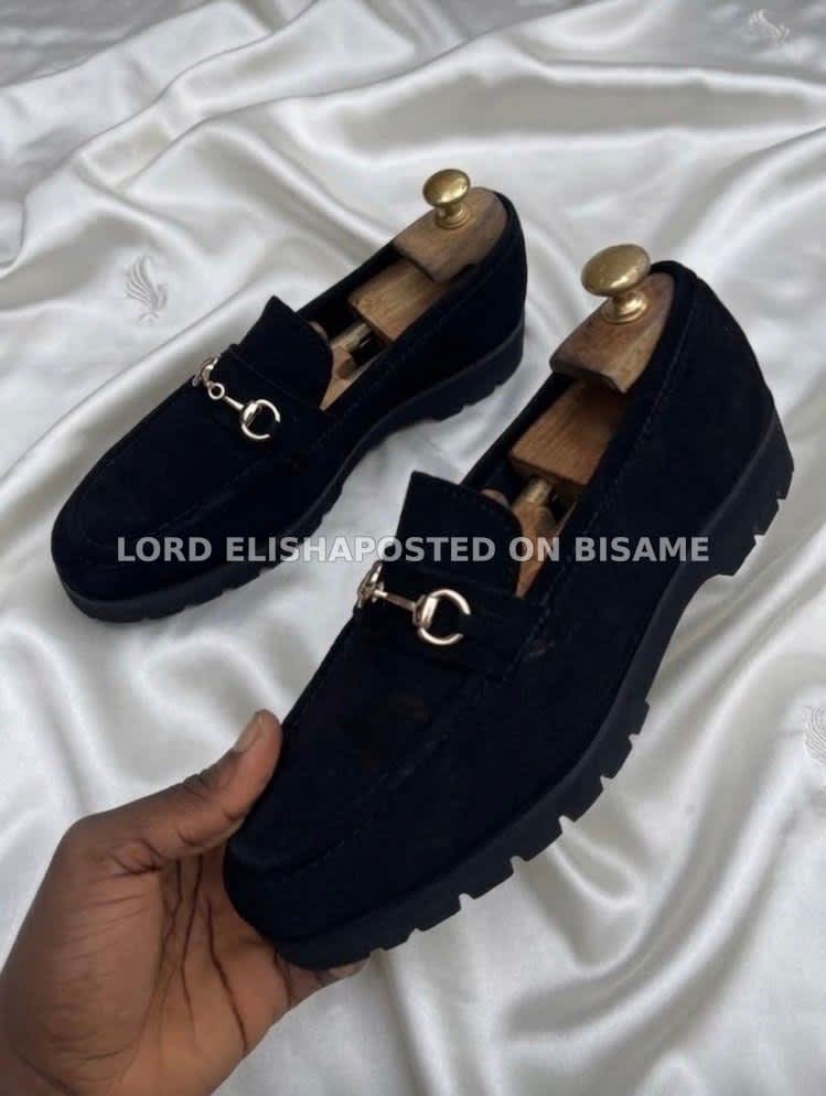 CLASSIC HANDCRAFTED SHOES