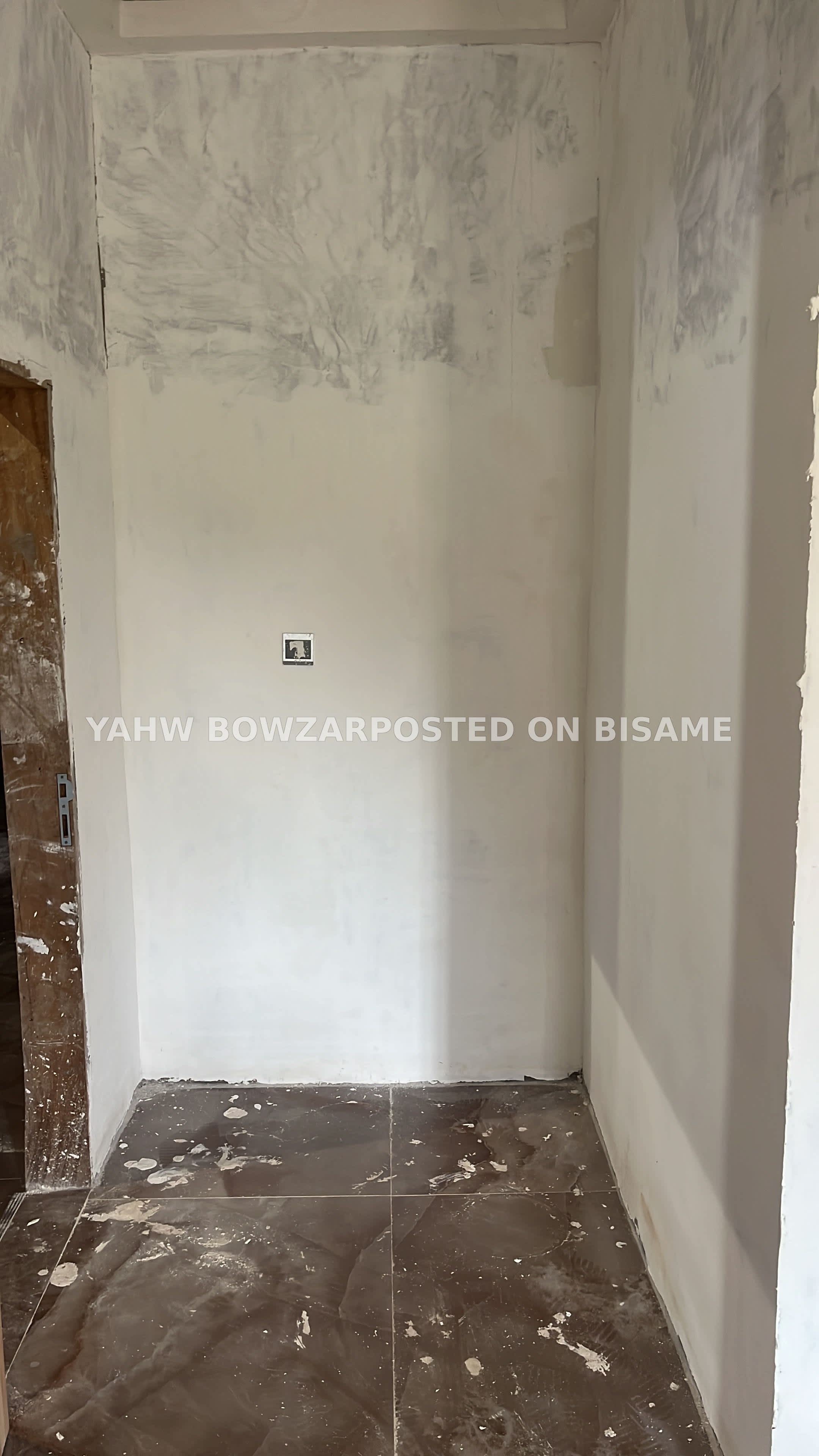 Bowzarcreates ( interior and exterior painting, wall skimming, marble stucco, Graffiato.etc)