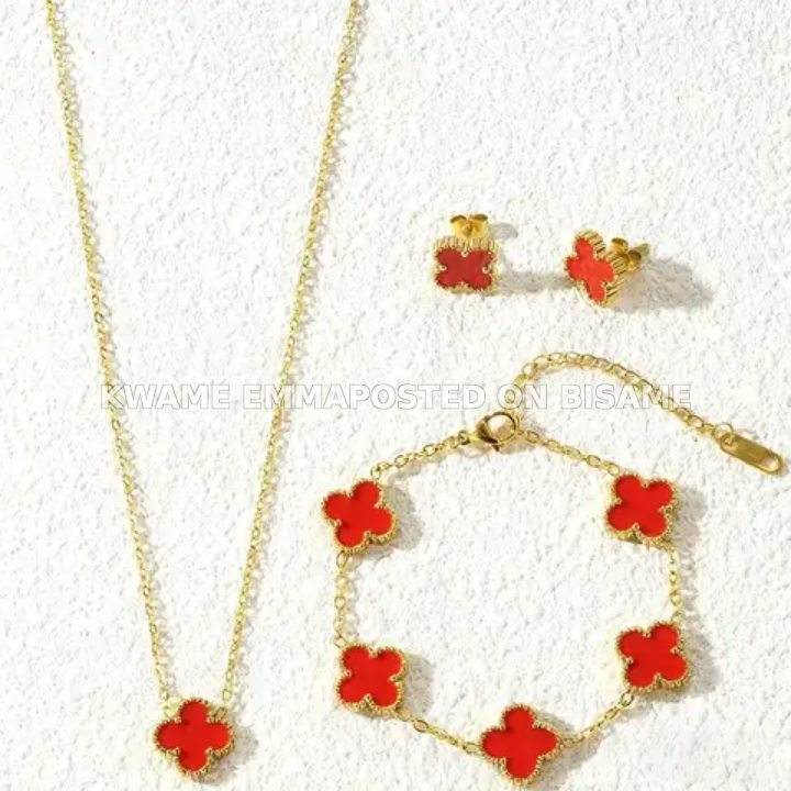 3 and 2 sets Van Cleef jewelry