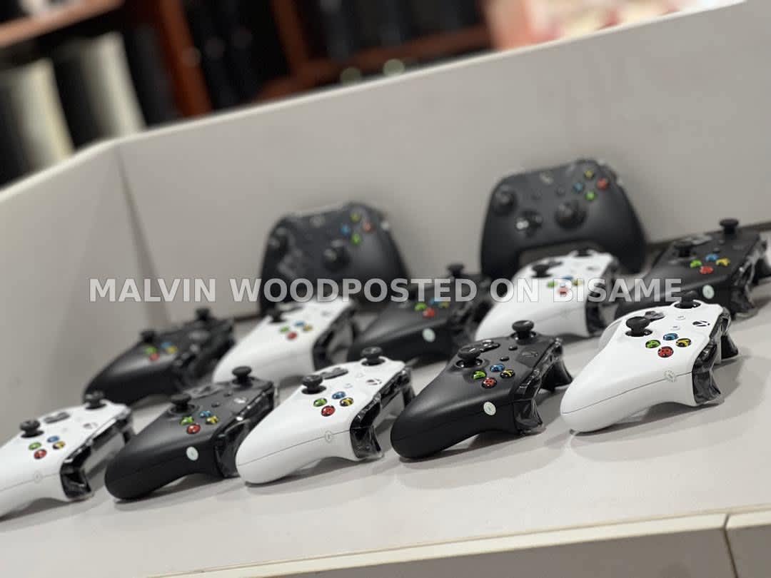 Microsoft Xbox Wireless Controllers