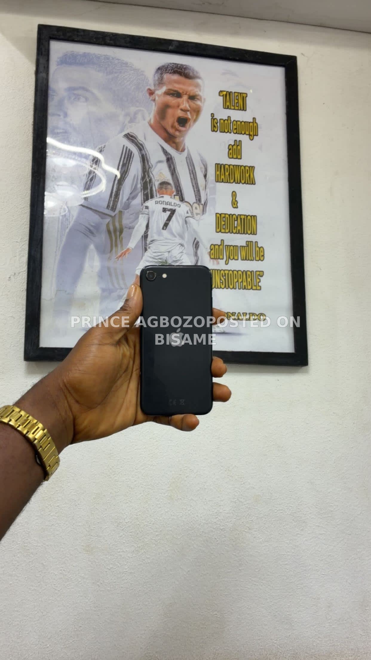 iPhone SE 2 GB RAM 256GB Storage