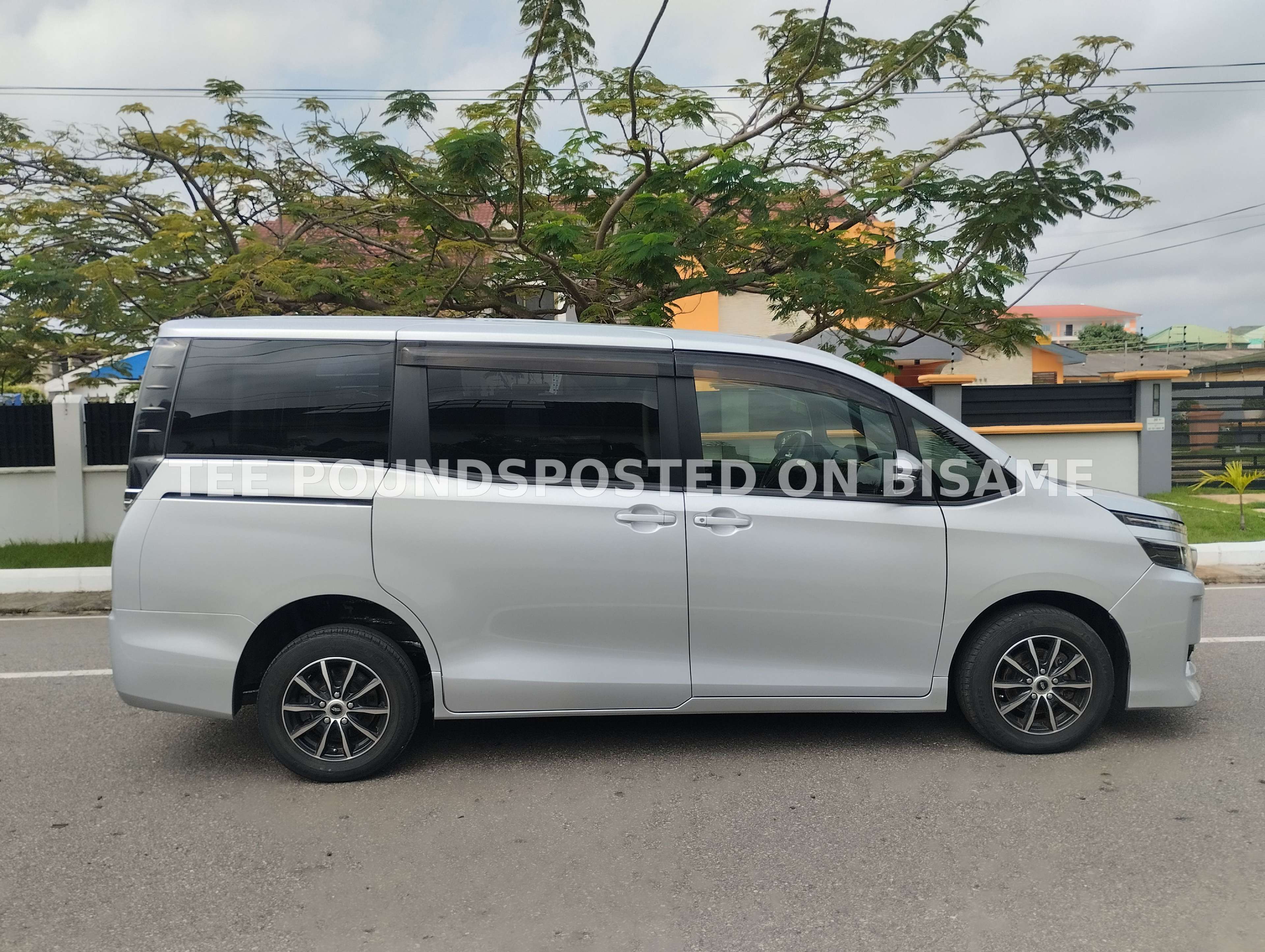 Toyota Voxy 2016