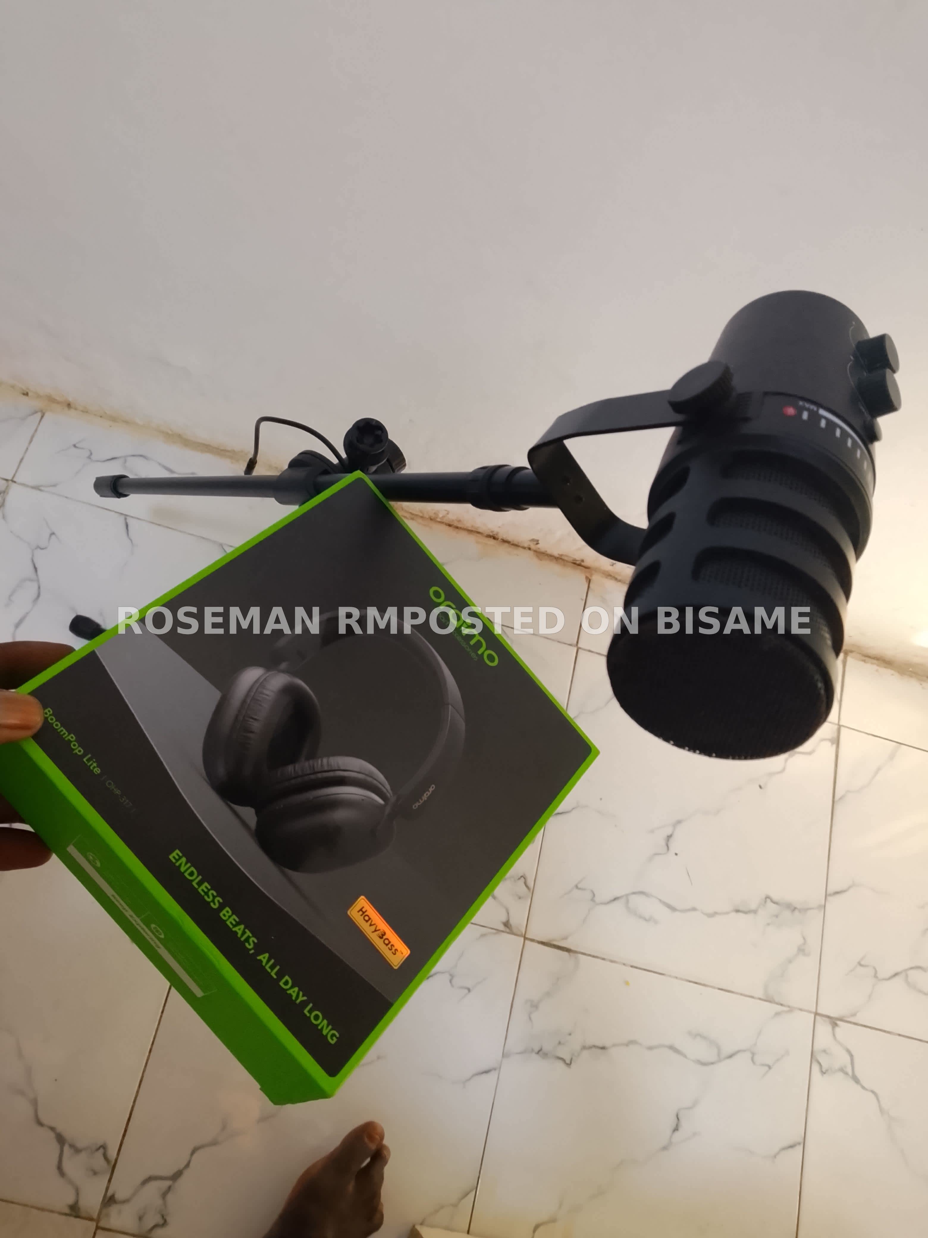 Microphone with Stand and Oraimo Headphone