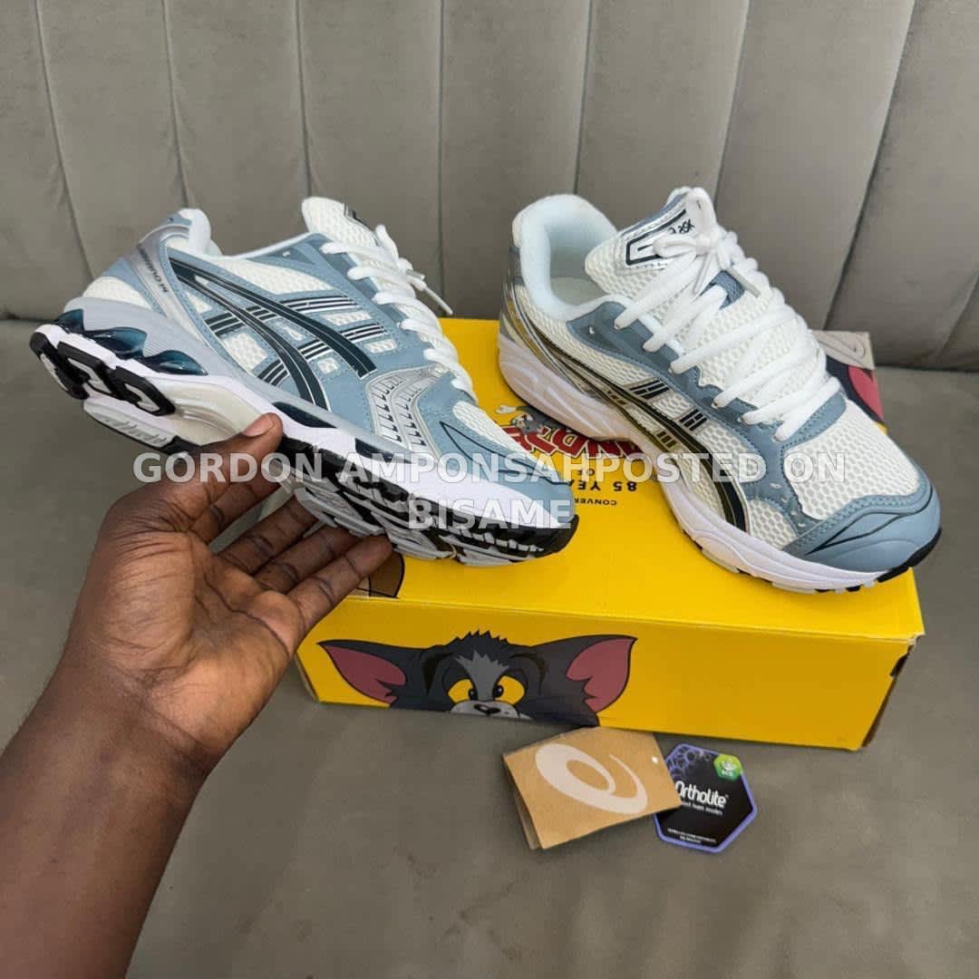 Asics Sneakers