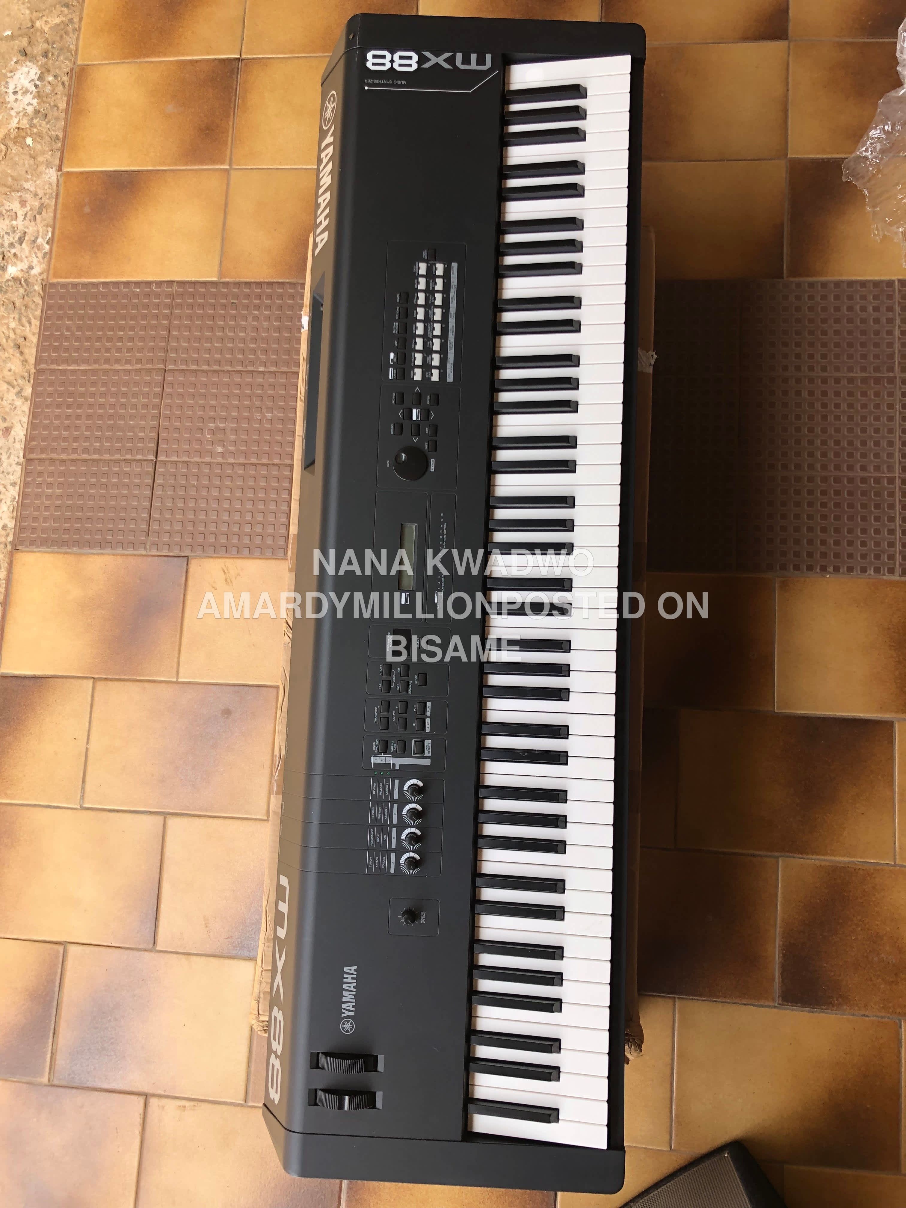 Yamaha MX88 Keyboard