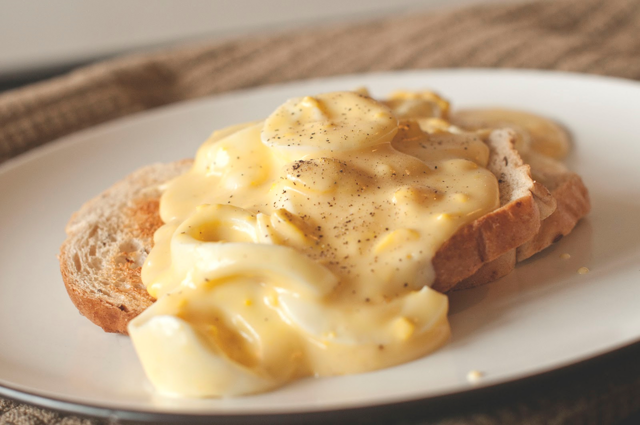 Creamed Eggs on Toast (Hard-Boiled Eggs in White Sauce on Toast)