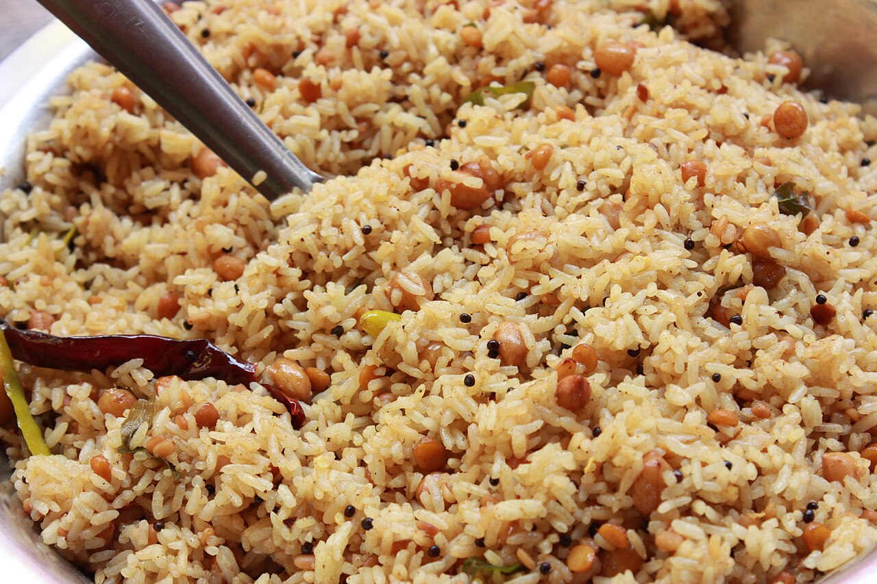 Pulihora (Tamarind Rice with Peanuts and Curry Leaves)