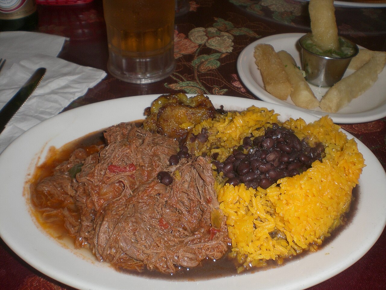 Caraotas Negras (Venezuelan Stewed Black Beans with White Rice)
