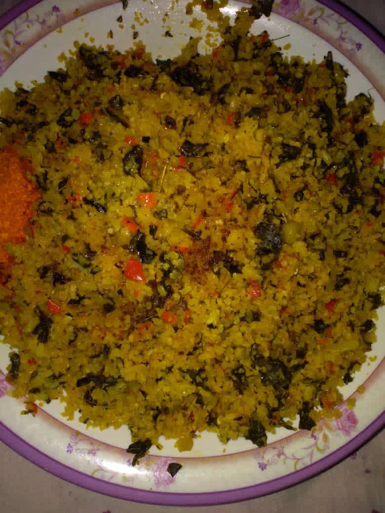 Dambun Shinkafa (Hausa Steamed Rice Grits with Moringa and Peanuts)