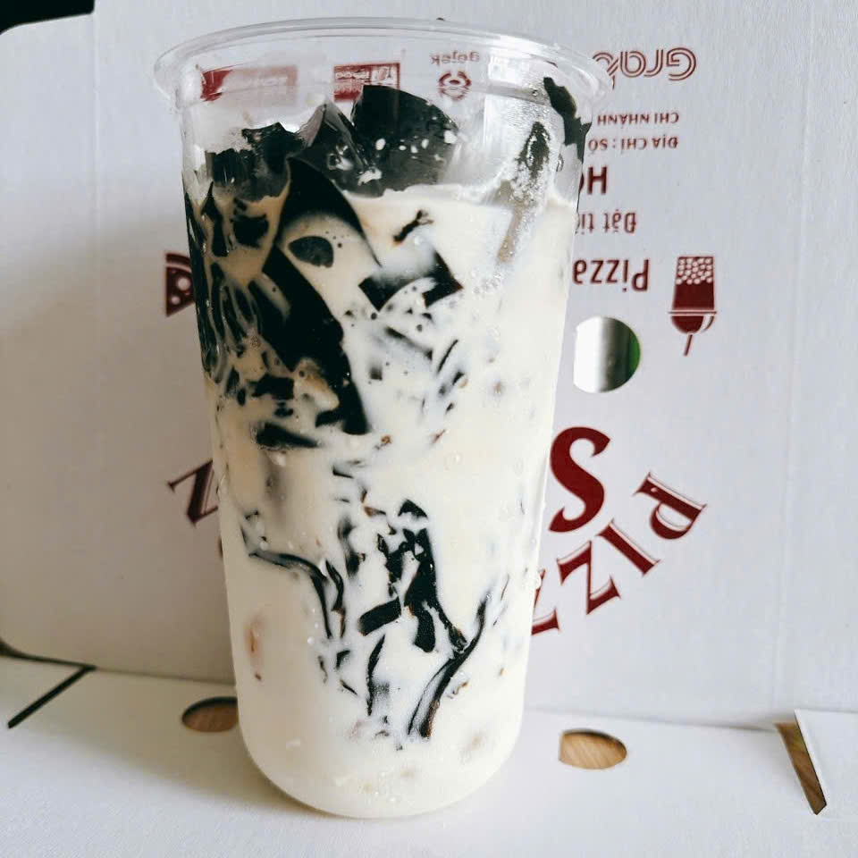 Creamy Milk Tea with Grass Jelly
