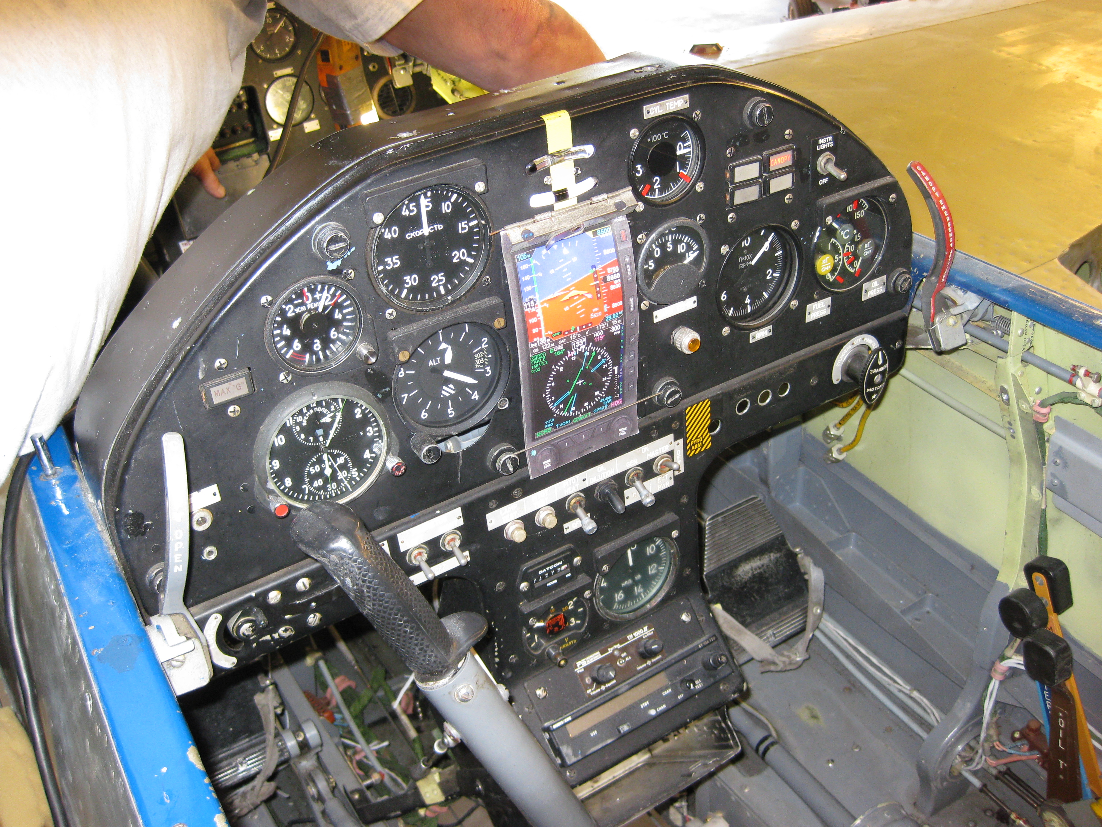 Cockpit instrument panel