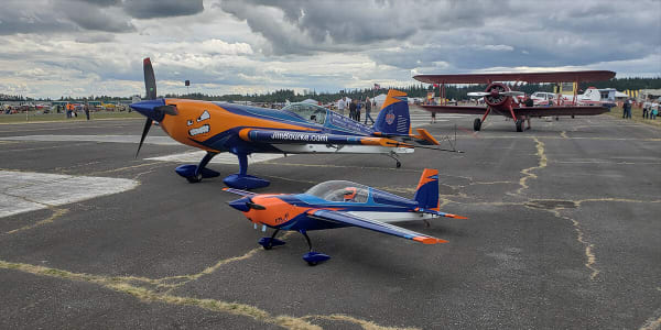 ExtremeFlight Extra 300 EXP model