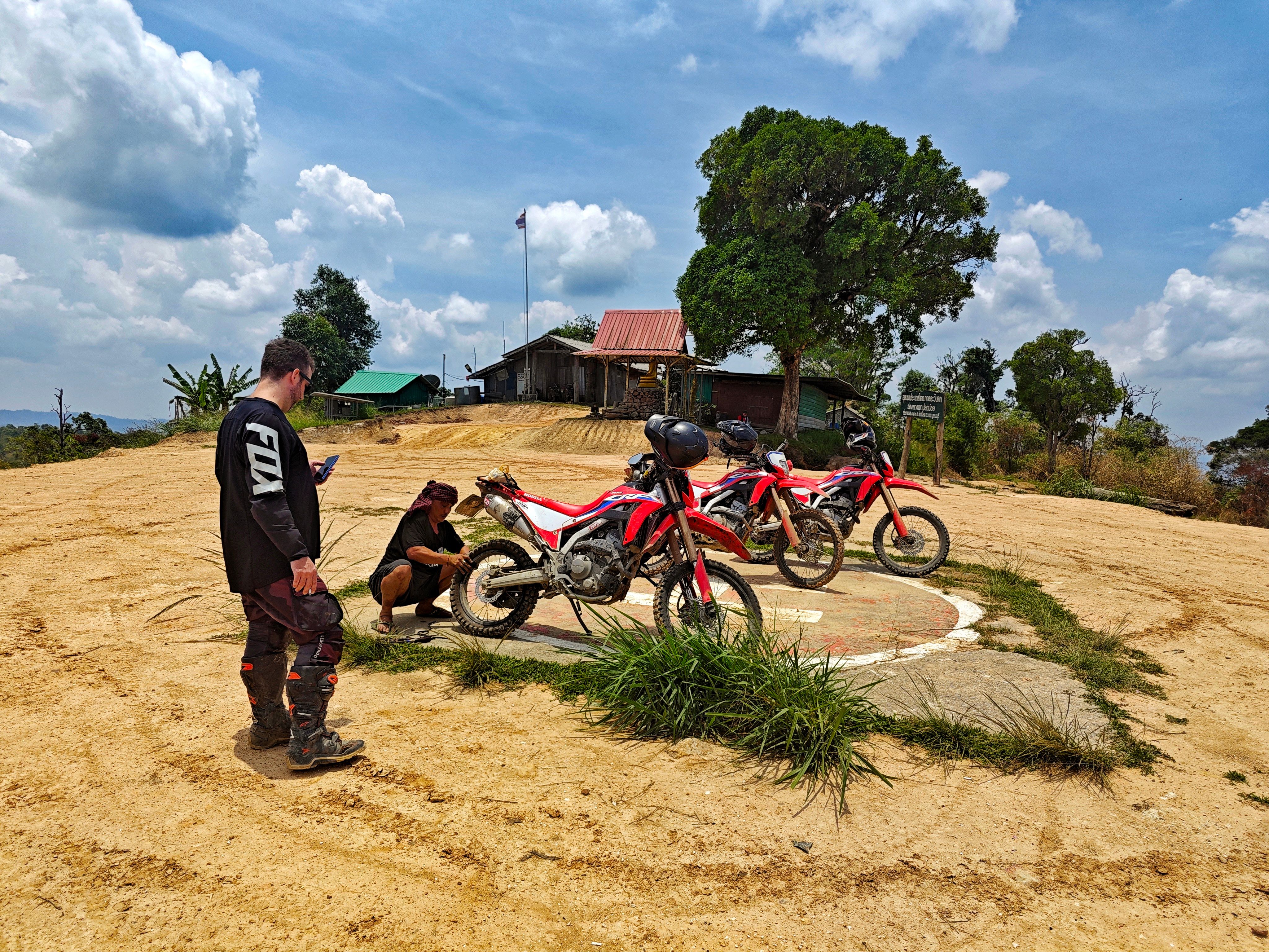 Khao Pla Noi and 30 km of trails to the Myanmar border