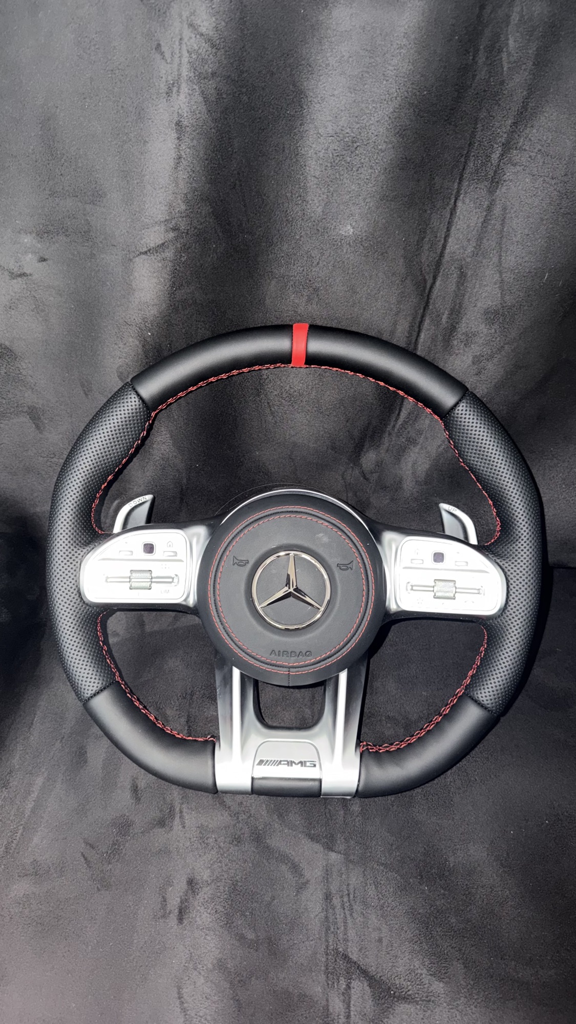 ALCANTARA + PELLE TRAFORATA
