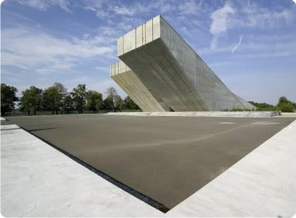 Památník Hrabyně - foto 1