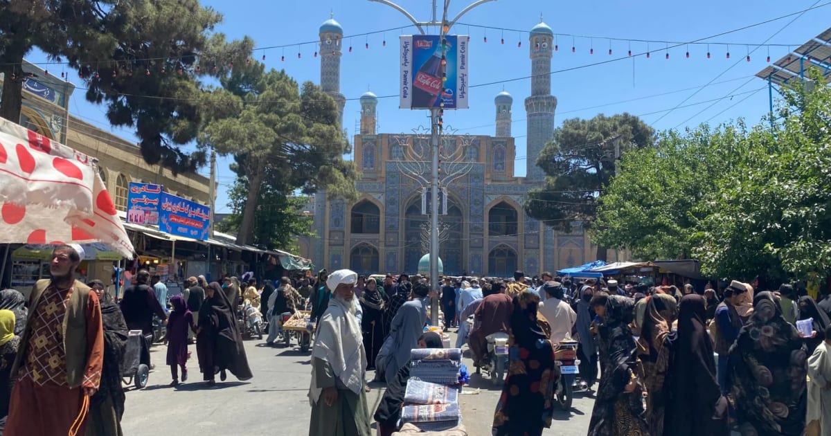 هراس از سرکوب؛ افزایش قیمت چادرنماز در هرات