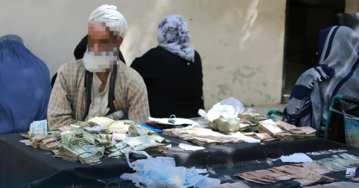 بازداشت هفت گدا در کابل با ۷۰۰ هزار افغانی و چندین گردنبند طلا