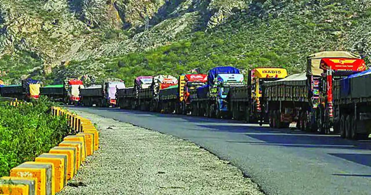 نگرانی بازرگانان از ادامه بسته ماندن گذرگاه تورخم