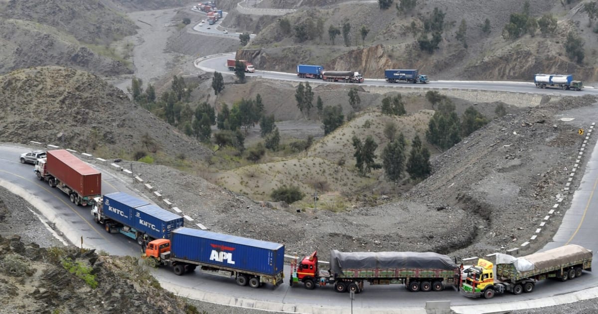 کاهش تجارت افغانستان و پاکستان: آسیب ۴.۵ میلیارد دالری 