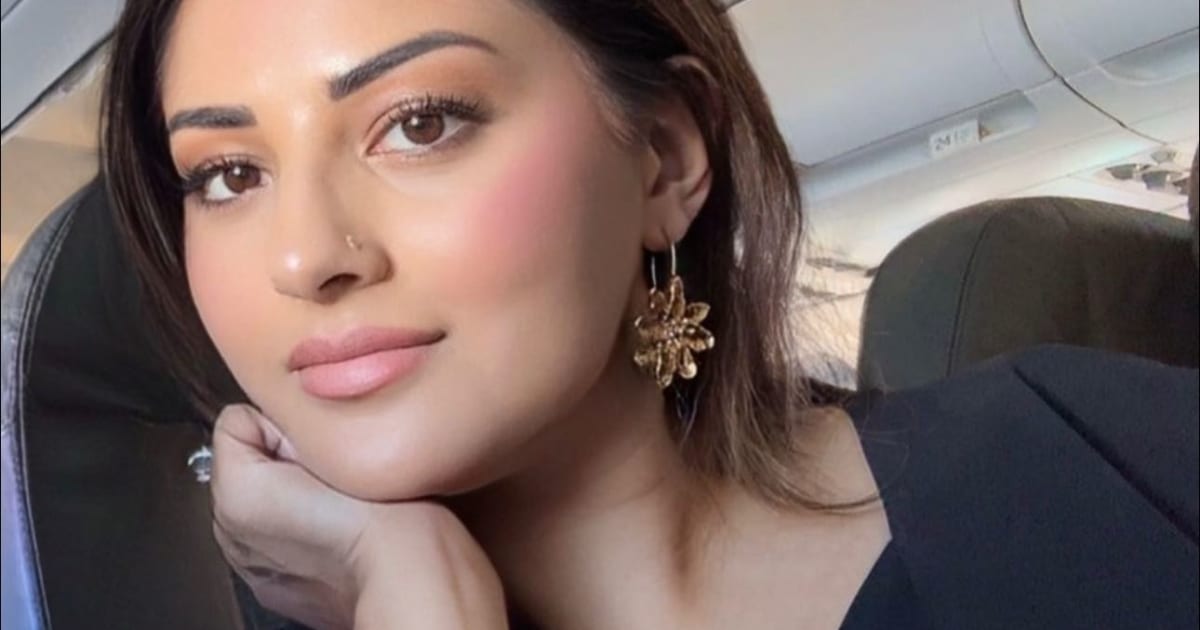 نقدی بر دوران جمهوریت و فمینیسم نمایشی در افغانستان