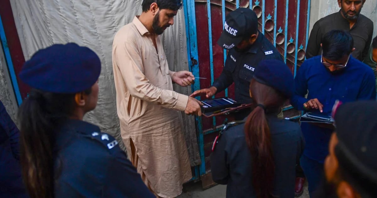    ۱۰۰  هزار پناه‌جوی افغانستان در پاکستان بازداشت شده‌اند