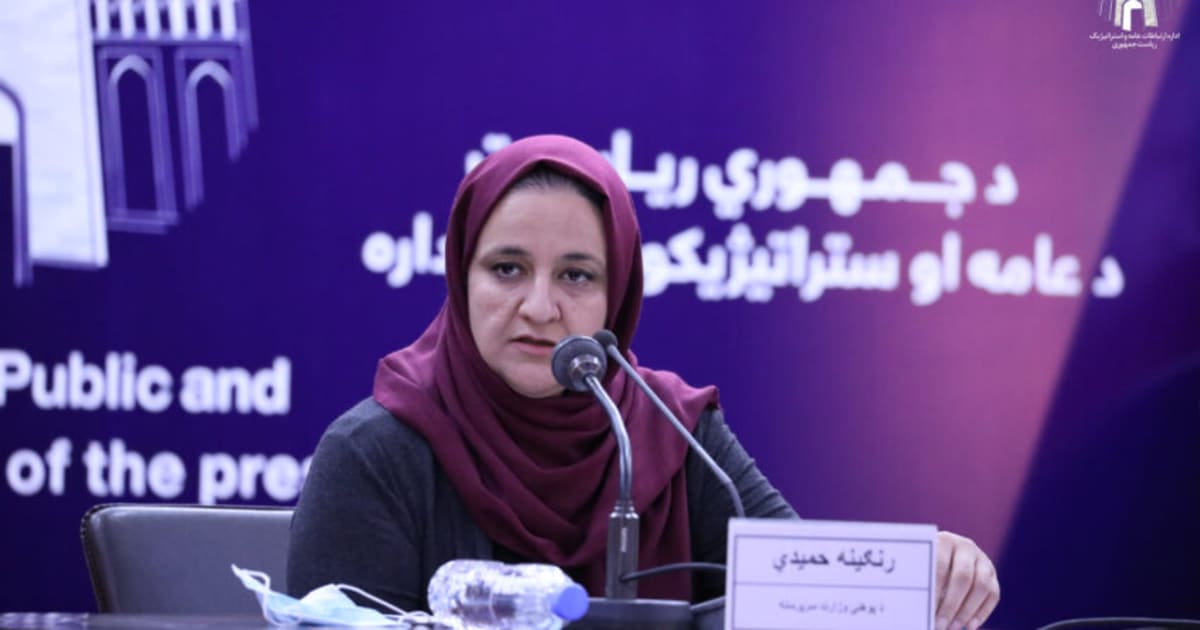  وزیر پیشین معارف: سالانه چندبار با «برقع» به افغانستان می‌روم