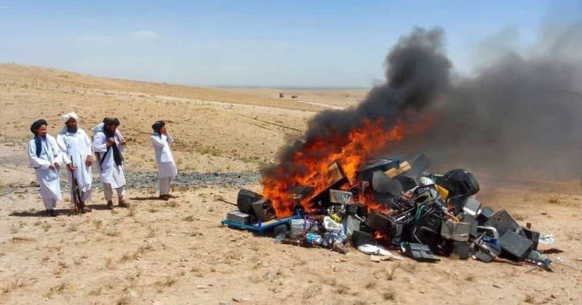 طالبان در ننگرهار بیش‌تر از ۶۰۰ ابزار موسیقی را آتش زدند