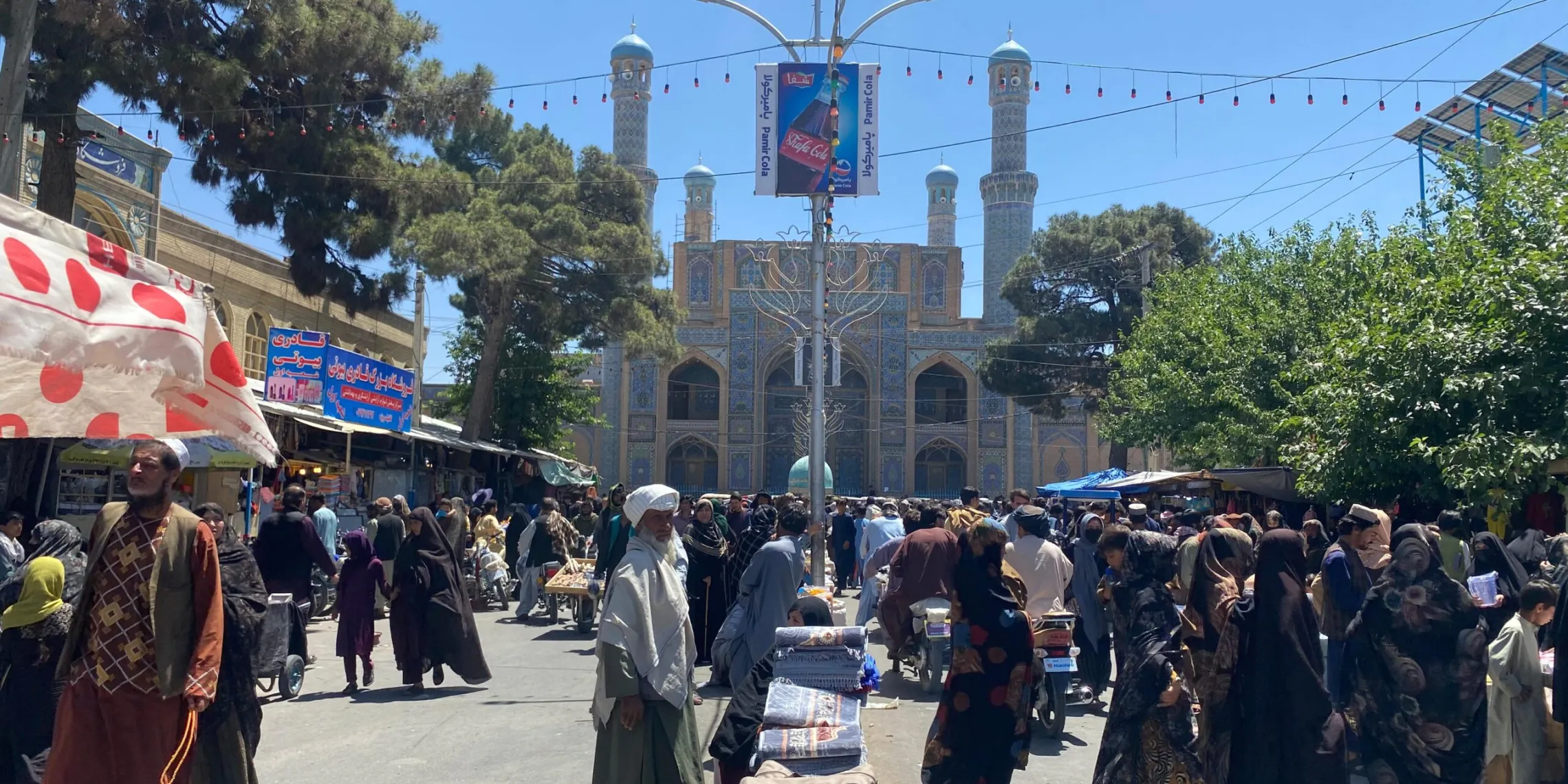هراس از سرکوب؛ افزایش قیمت چادرنماز در هرات