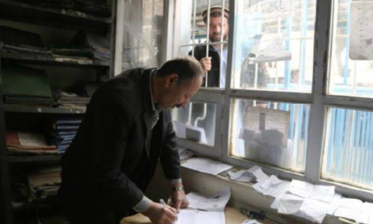 شهروندان: در ادارات دولتی اگر پشتو نفهمید، به مشکلاتت رسیدگی نمی‌شود