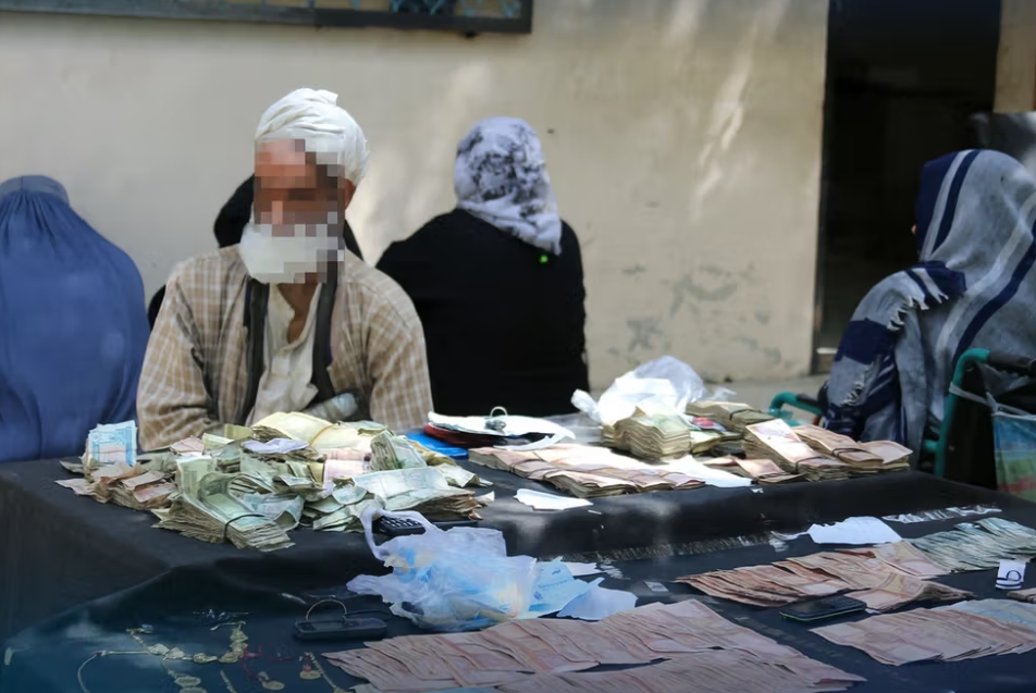 بازداشت هفت گدا در کابل با ۷۰۰ هزار افغانی و چندین گردنبند طلا