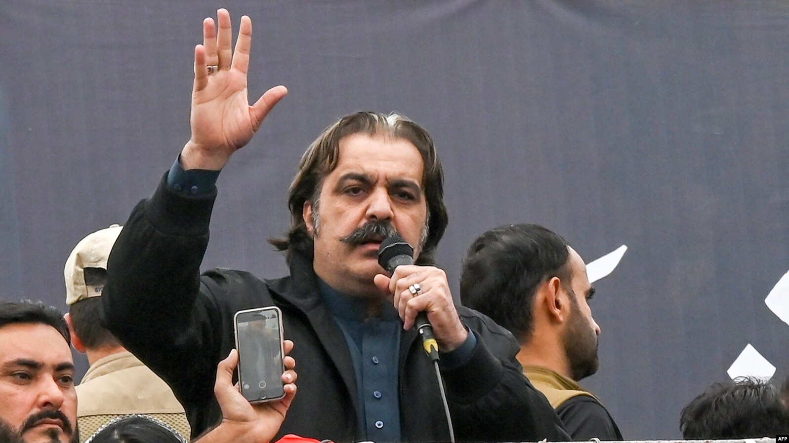 مقام پاکستانی خواستار گفت‌وگو با طالبان شد