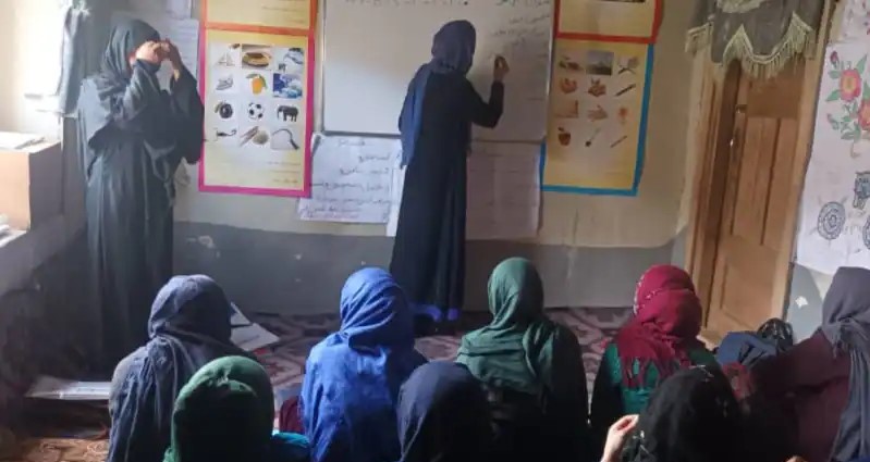 ۹۰ آموزگار زن از برنامه‌ی سوادآموزی ننگرهار برکنار شدند