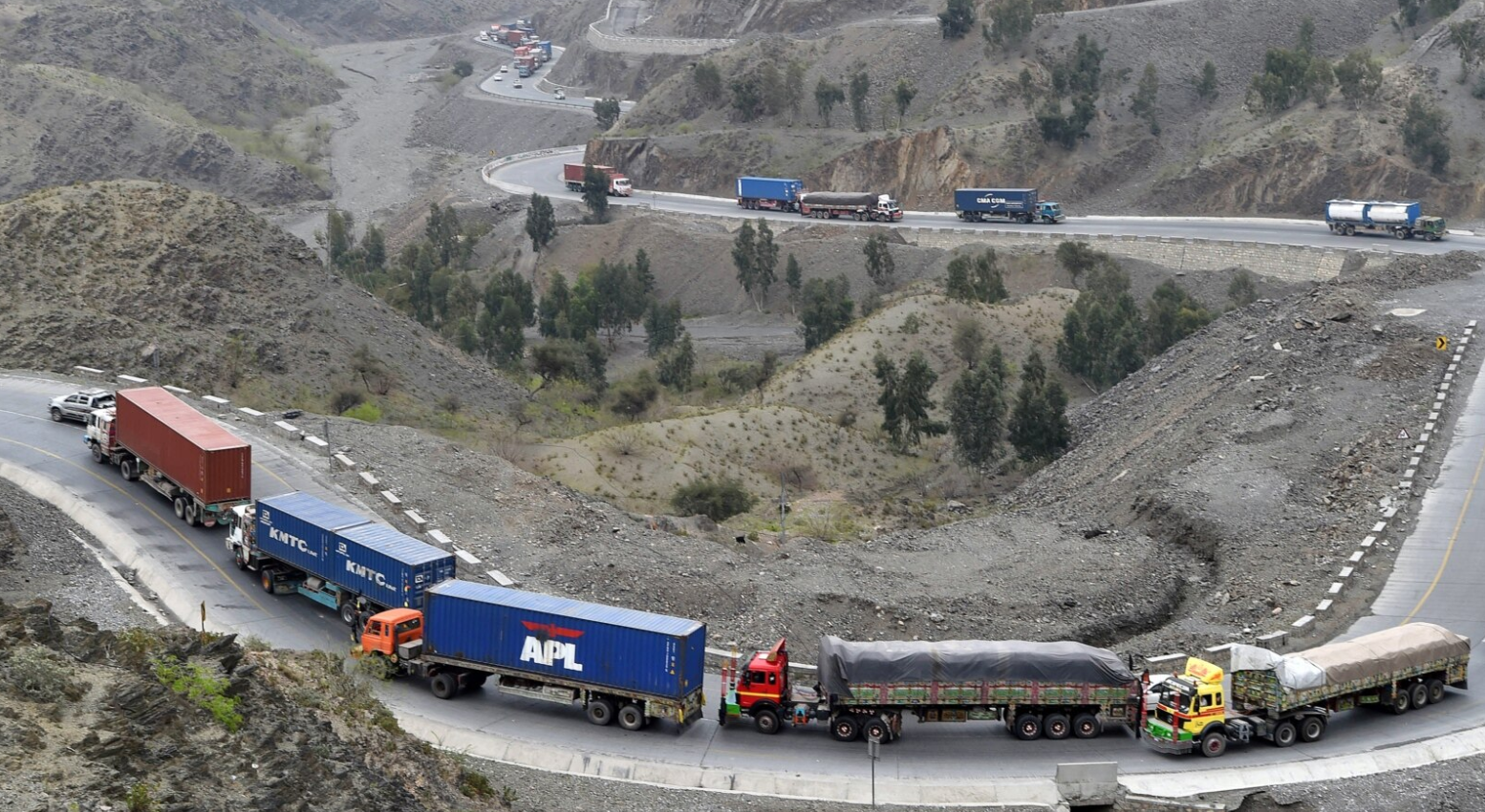 کاهش تجارت افغانستان و پاکستان: آسیب ۴.۵ میلیارد دالری 
