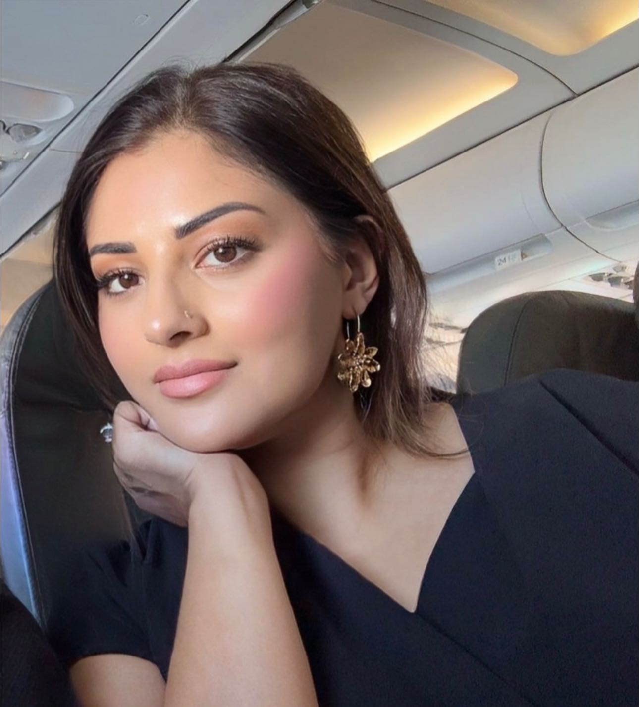 نقدی بر دوران جمهوریت و فمینیسم نمایشی در افغانستان