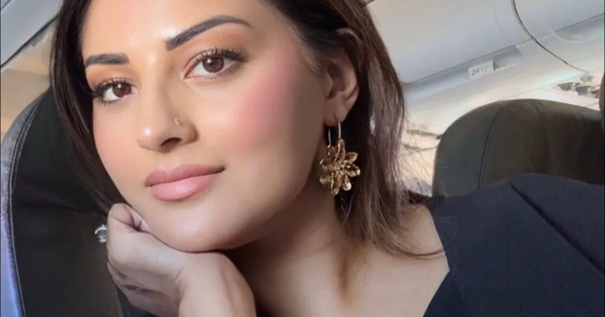 نقدی بر دوران جمهوریت و فمینیسم نمایشی در افغانستان