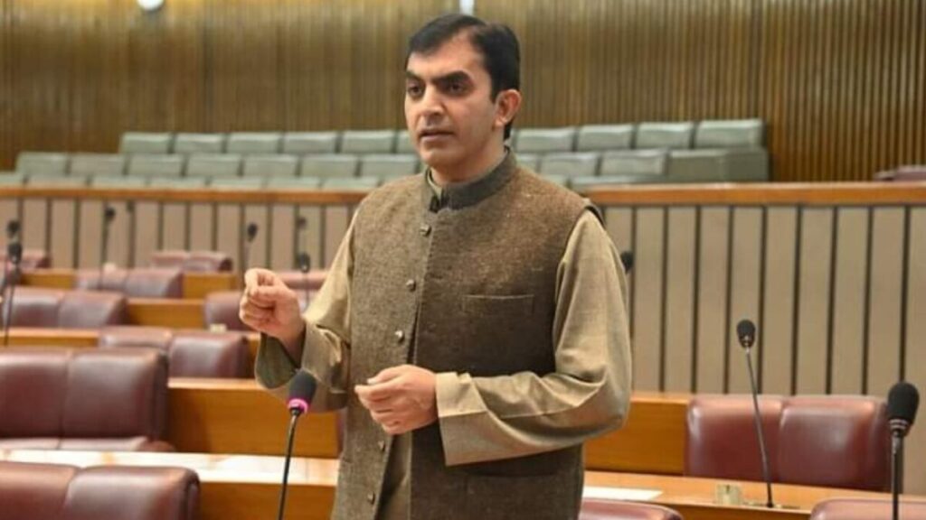 محسن داور: طالبان ابزار تغییر هویت پشتون‌هاست