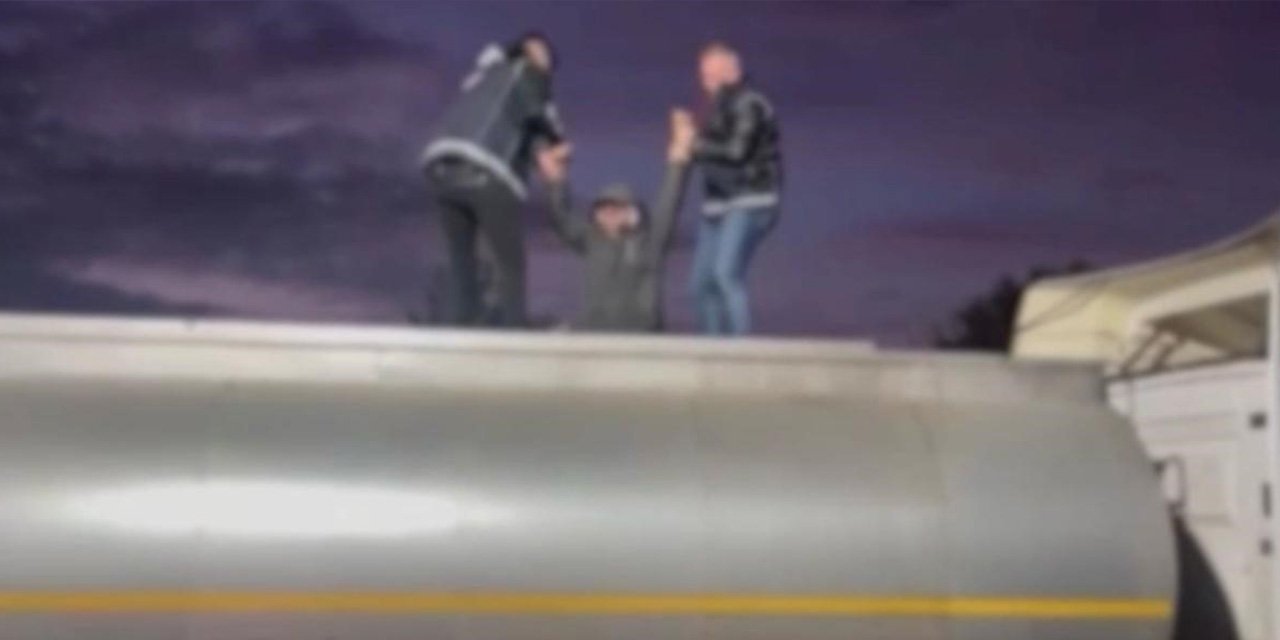 Turkish police arrested 32 Afghan refugees from a sewage tanker