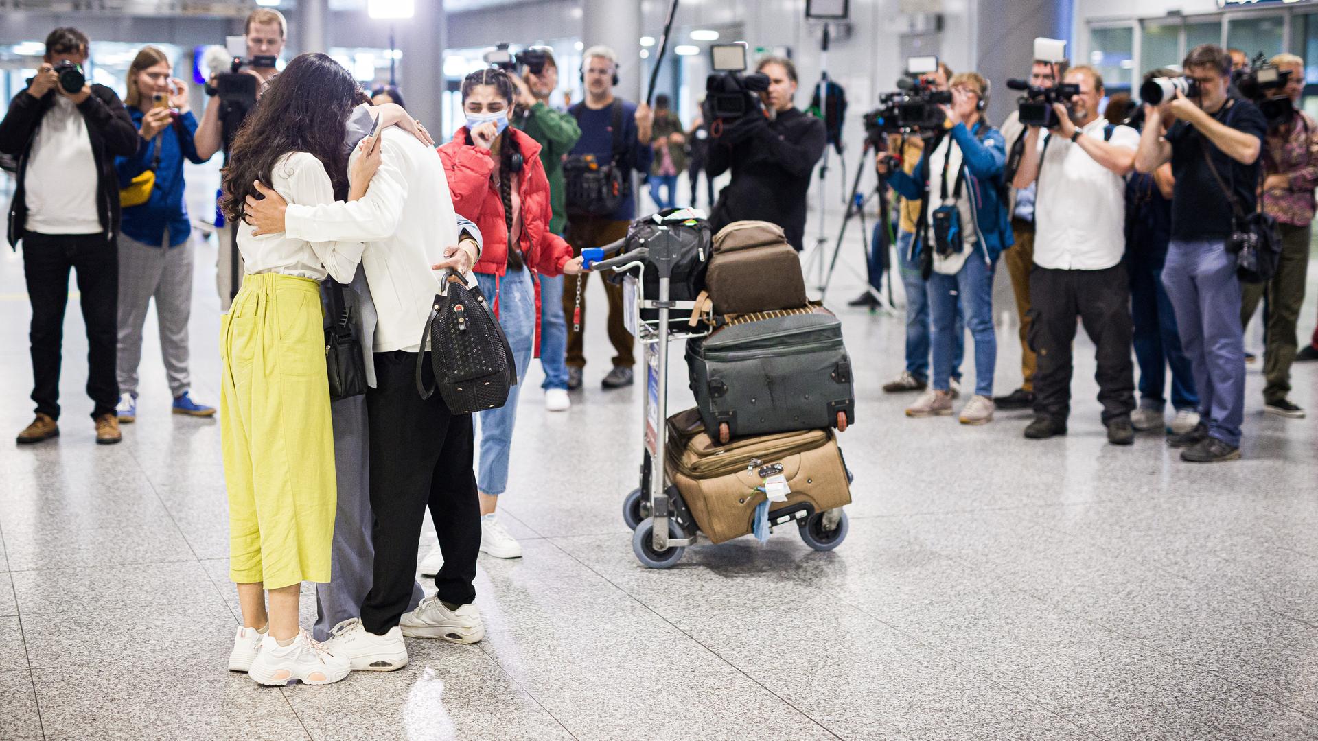 ۳۲ پناه‌جوی افغانستان از پاکستان به آلمان منتقل شدند