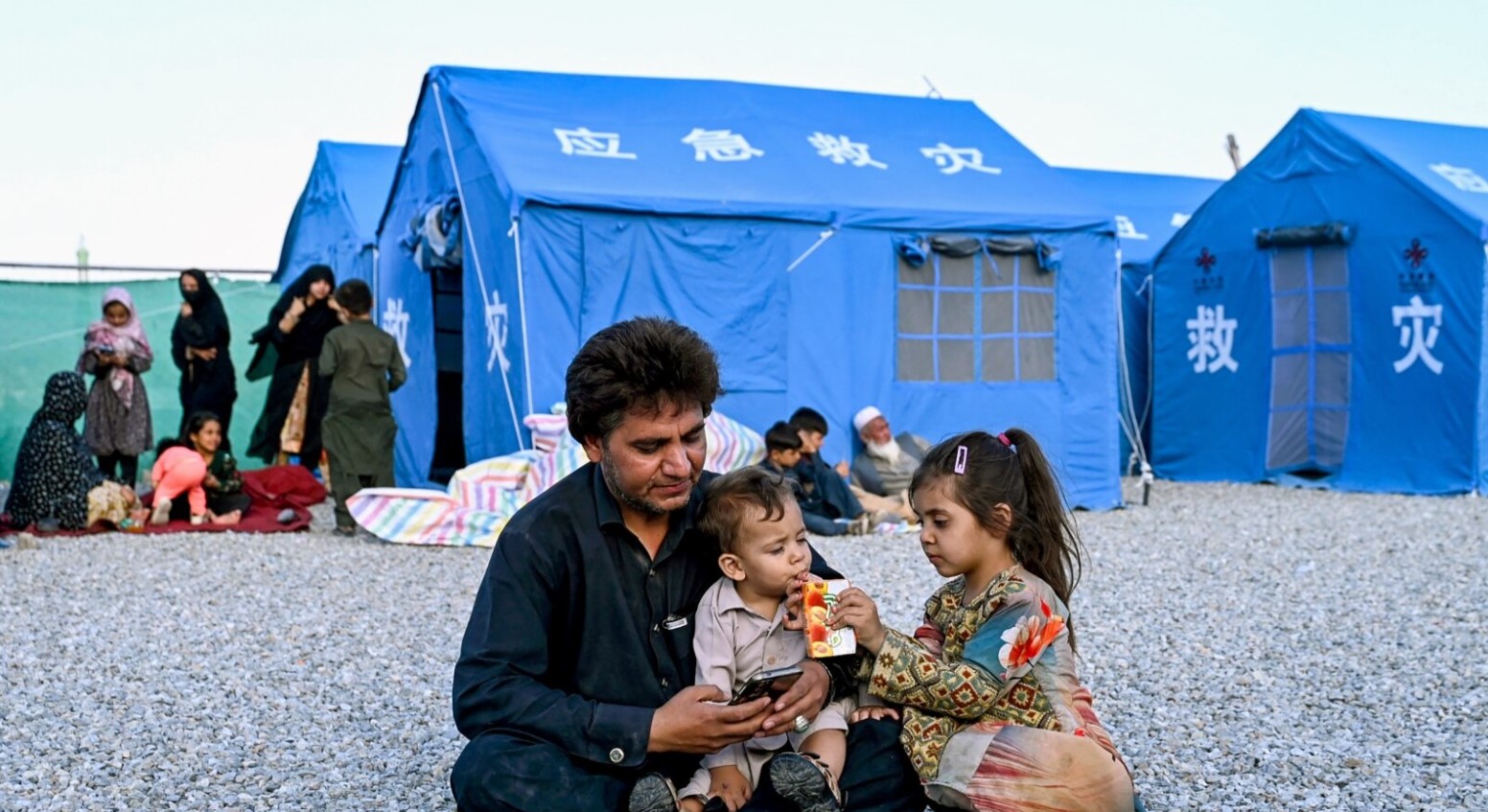 سحر و مهسا پس از اخراج از ایران به آغوش خانواده بازگشتند