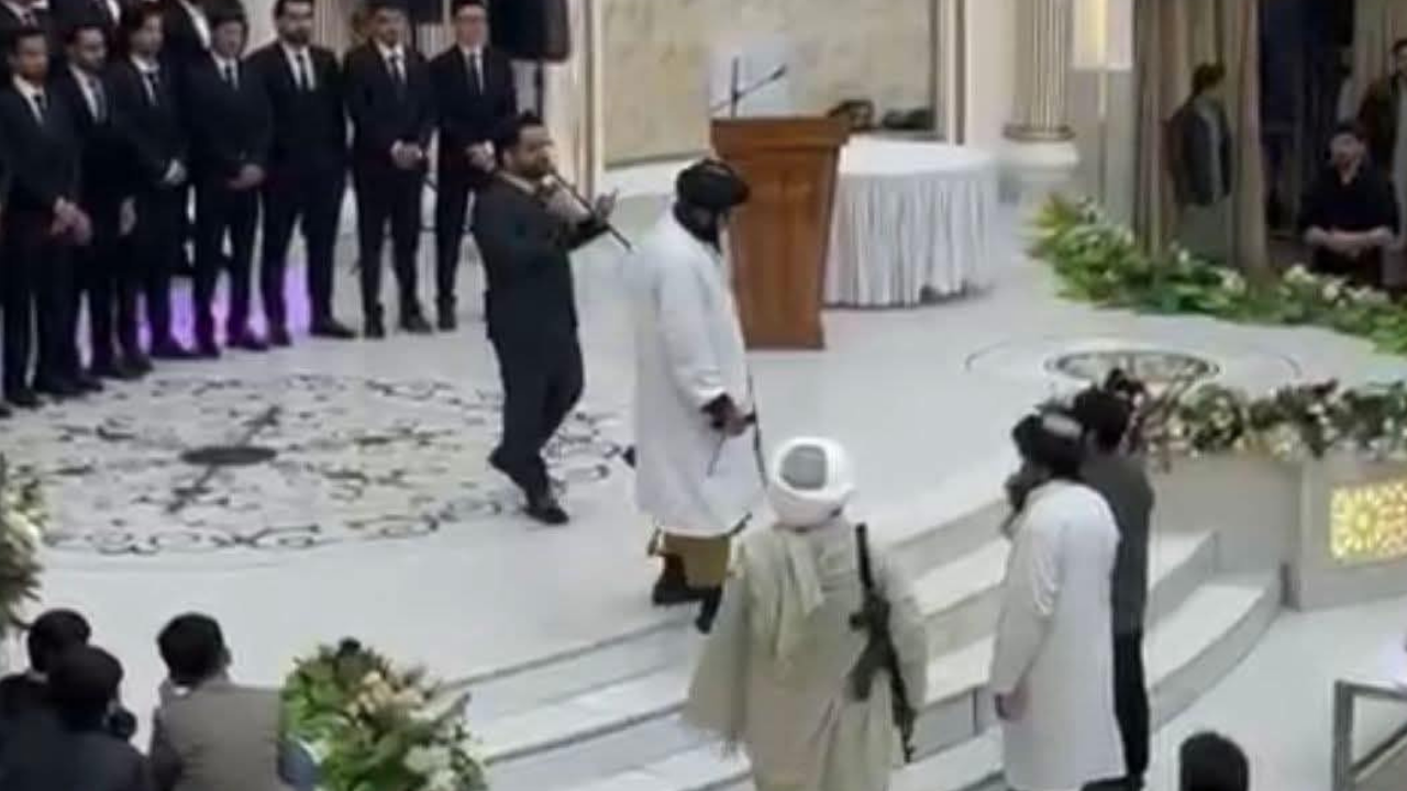 فضل احمد معنوی: این رفتار طالبان چیزی جز اخلاق بدوی نیست