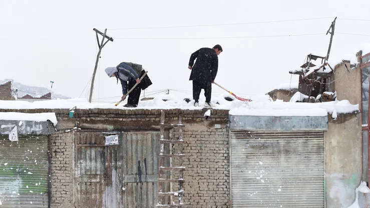 برف‌باری در چند ولایت افغانستان؛ ۱۱ تن جان باختند