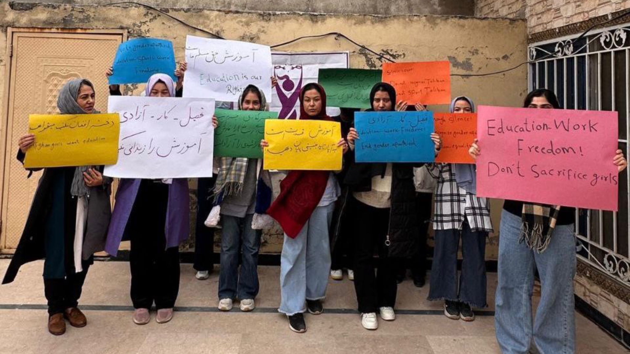 جنبش زنان به سوی آزادی: محرومیت آموزشی زنان در افغانستان جنایت علیه بشریت است