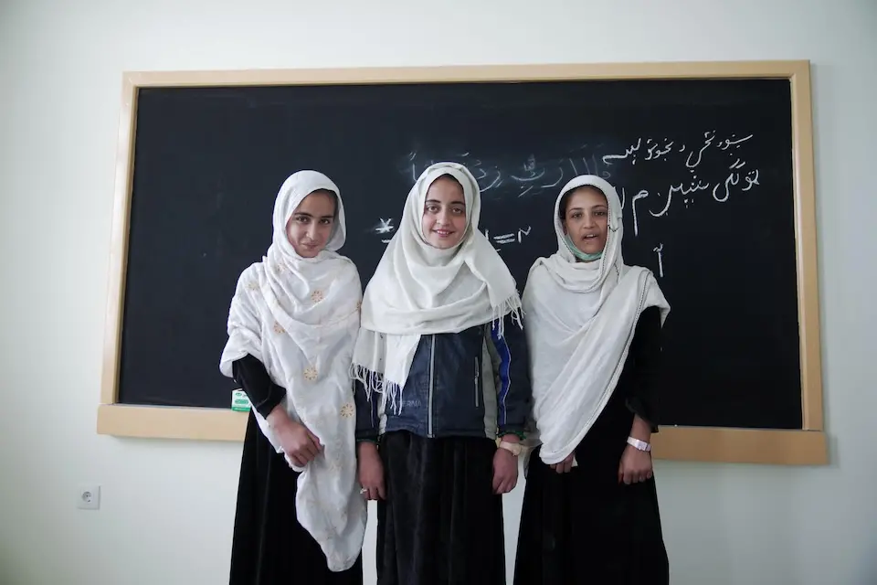 سال تعلیمی ۱۴۰۵ در افغانستان بدون حضور دختران آغاز شد