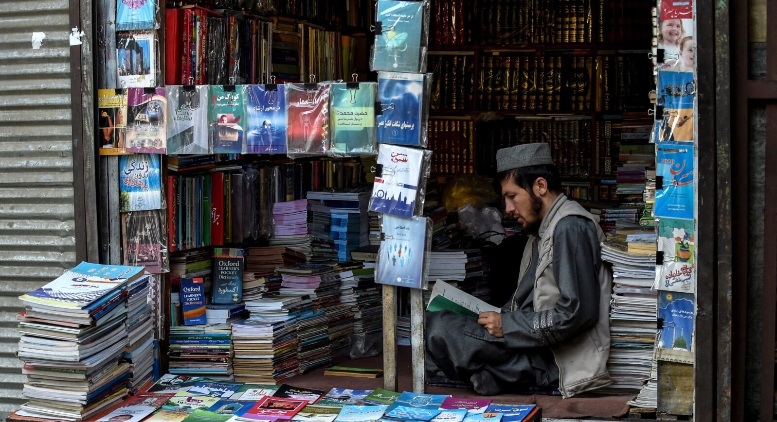 فقر و اُفت علاقه؛ مشتریان کتاب‌فروشی‌های کابل کاهش یافته‌اند